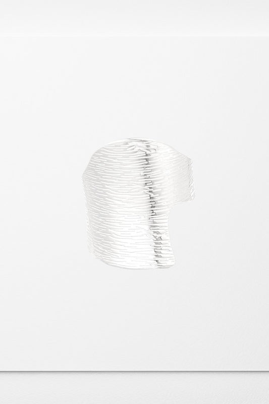 Edda – Asymmetrisk ring med bølgende struktur og sølvlook