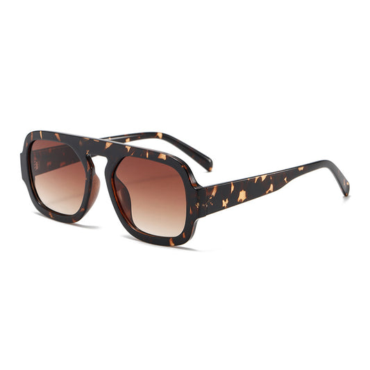 Solbriller – Tortoise stel og brune glas med attitude